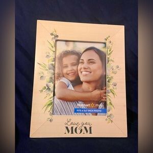 🍀 3/$15 NWT “Love you Mom” Floral accents picture frame